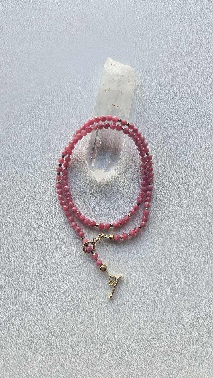 Kette aus Rhodonit, Ansicht 1