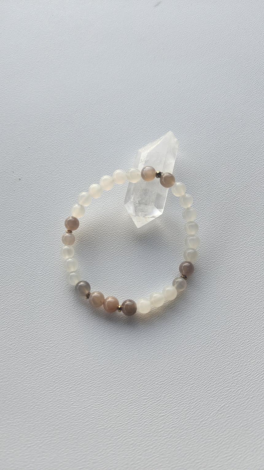 Armband aus Mondstein, Ansicht 1